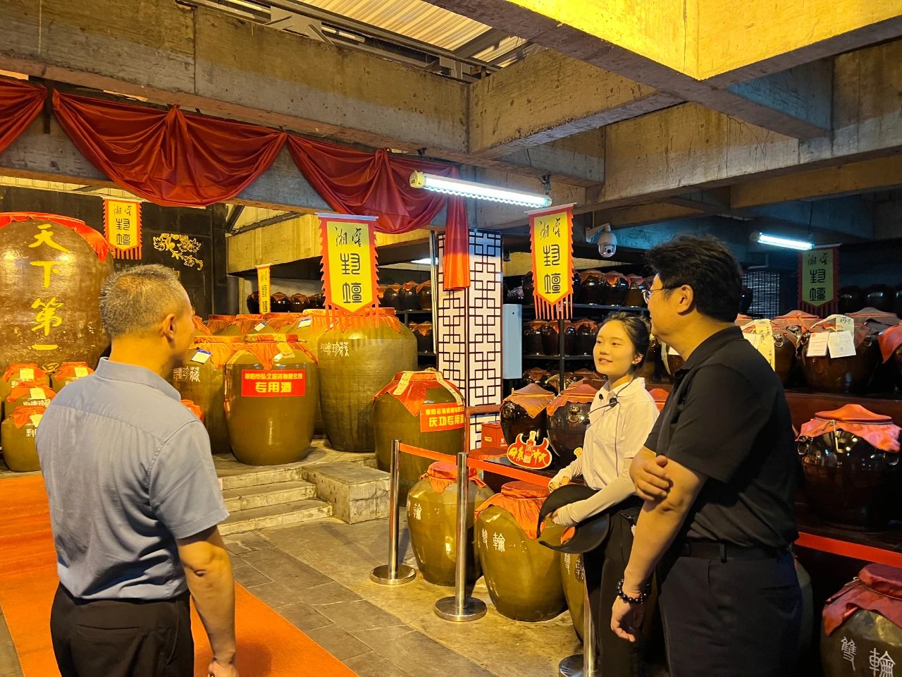 中國旅游協(xié)會(huì)旅游商品與裝備分會(huì)陳斌秘書長來邵考察旅游商品企業(yè)