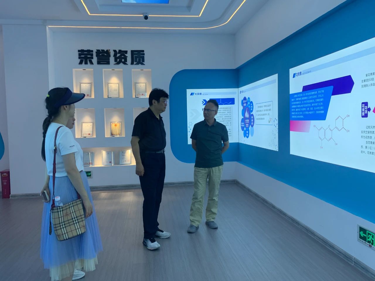 中國旅游協(xié)會(huì)旅游商品與裝備分會(huì)陳斌秘書長來邵考察旅游商品企業(yè)
